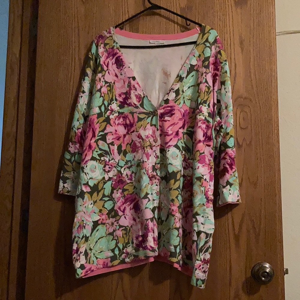 Isaac Mizrahi flowers 3/4 sleeve shirt